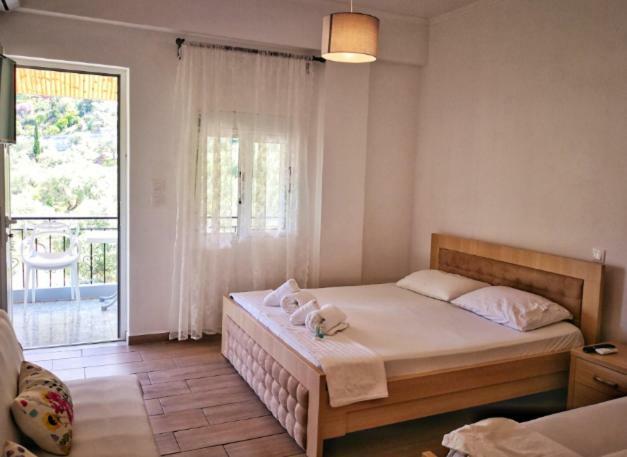 Bed and Breakfast On The Rocks à Qeparo Extérieur photo
